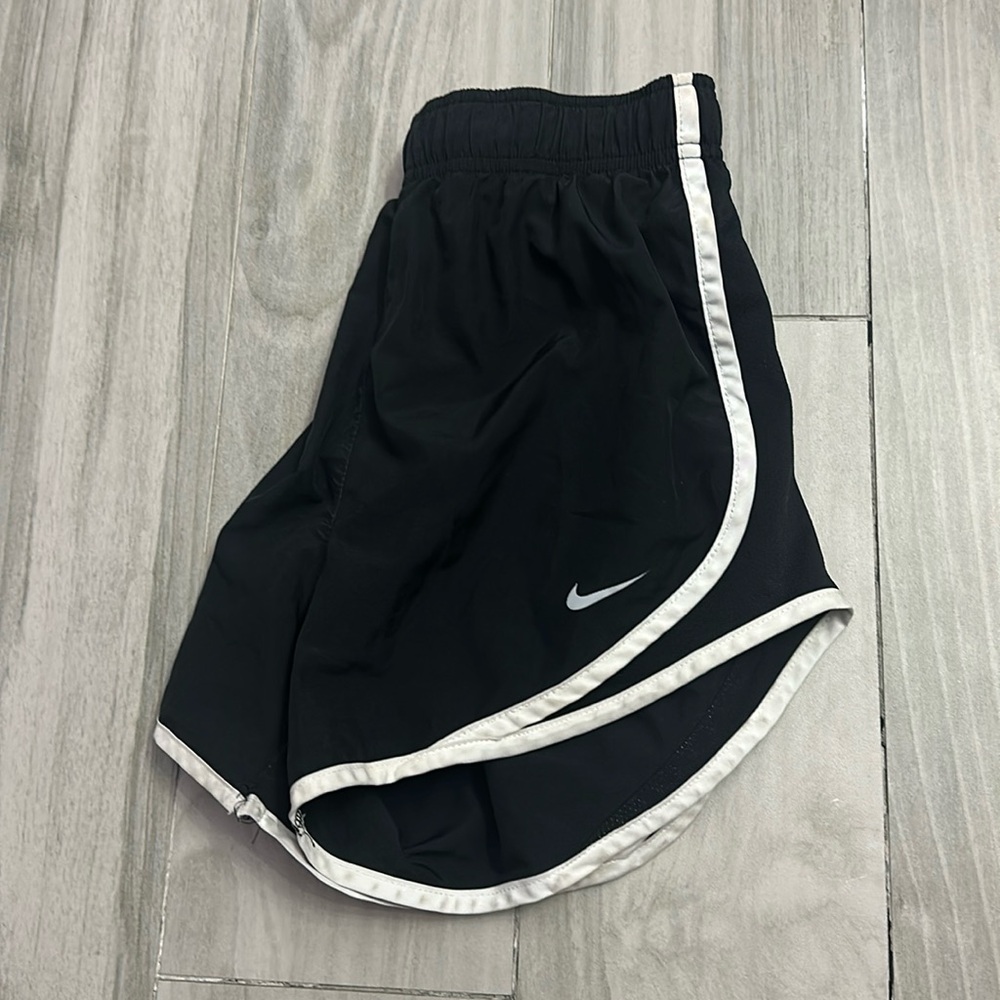 Nike Black/White Dry Fit Shorts!!🖤🤍